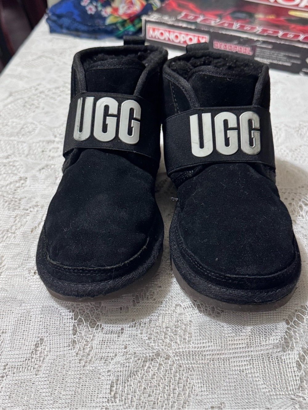 UGG Kids Neumel II Girls Sz 3